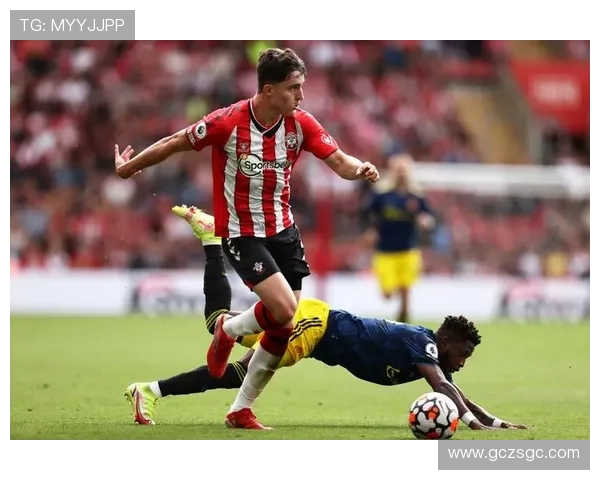 特纳三分球表现惊艳队友鼓励他勇敢投篮展现新风采